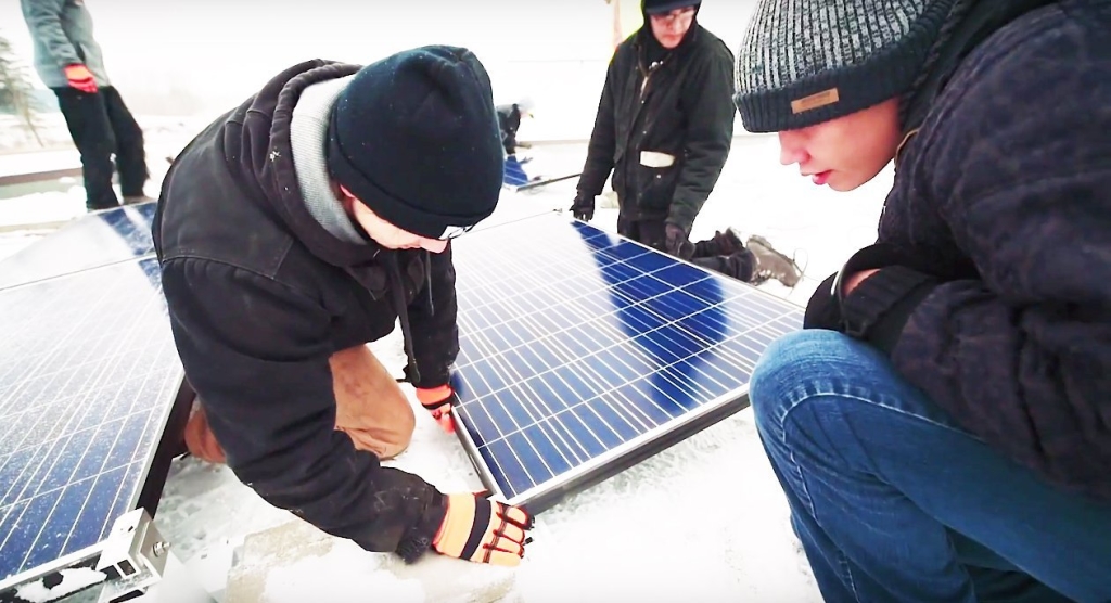 700 beaver-lake-cree-solar-panels